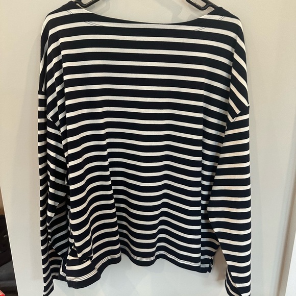 Old Navy Black and White Striped Long Sleeve Top - Picture 6 of 6